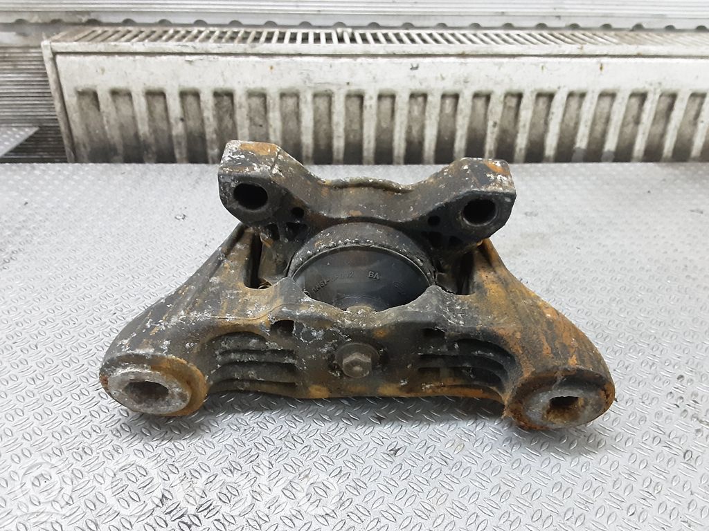 Ford Connect Engine mount bracket 
