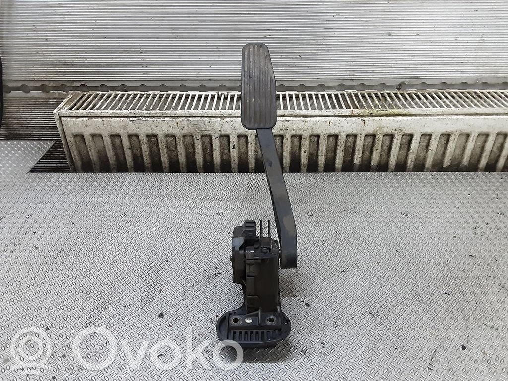 Accelerator throttle pedal   30636004