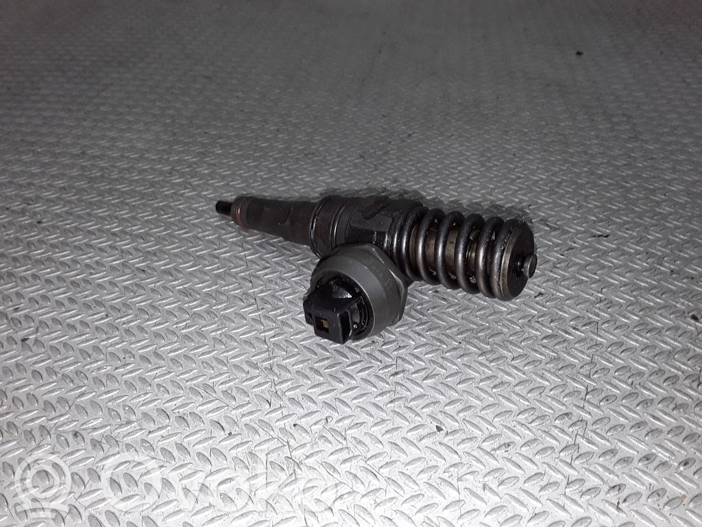 Injektor Einspritzdüse   038130073AG
