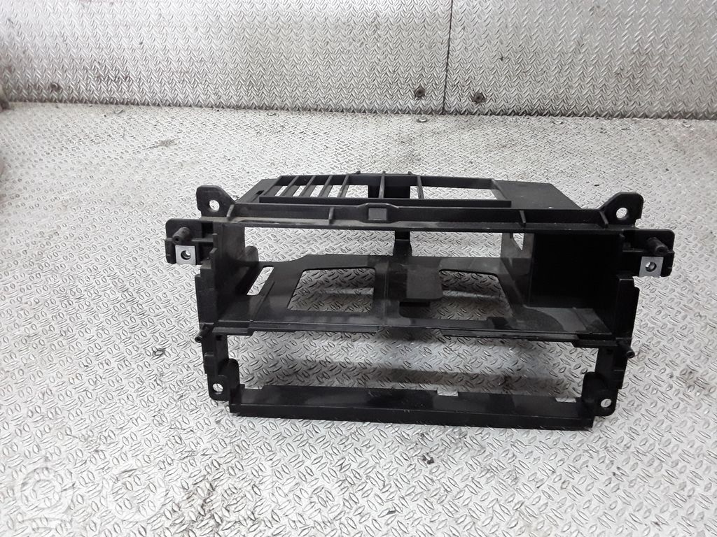 BMW 3 E46 Moldura de la unidad delantera de radio/GPS 