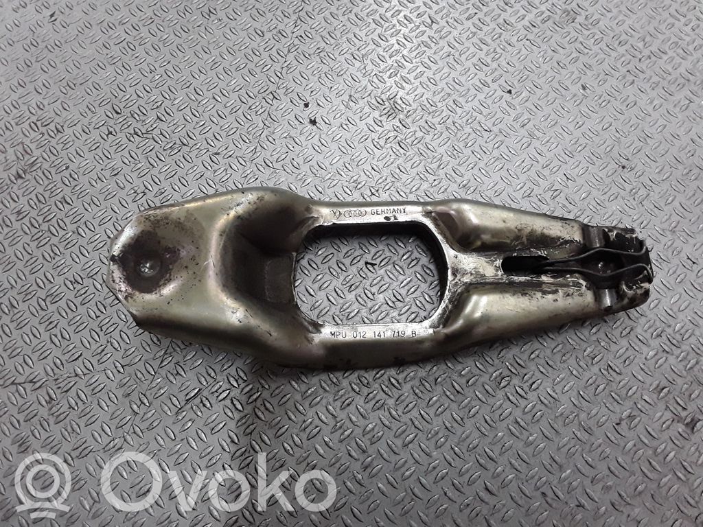 Kytkimen irrotushaarukka   012141719B