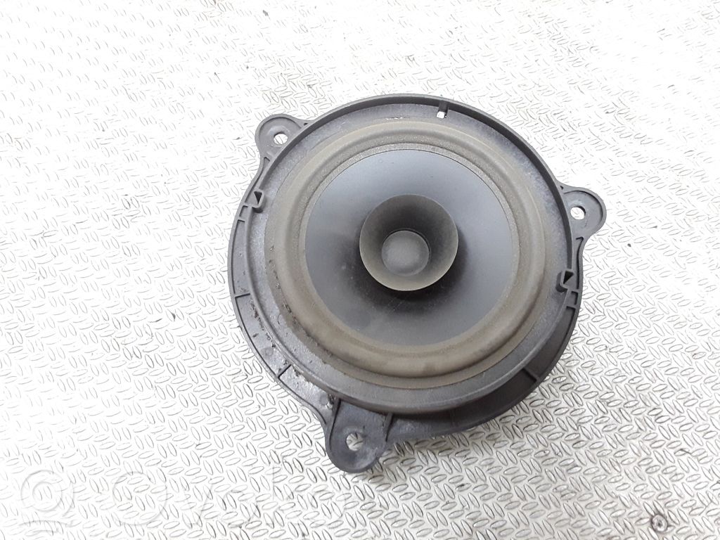Nissan Primera Altavoz de la puerta delantera 