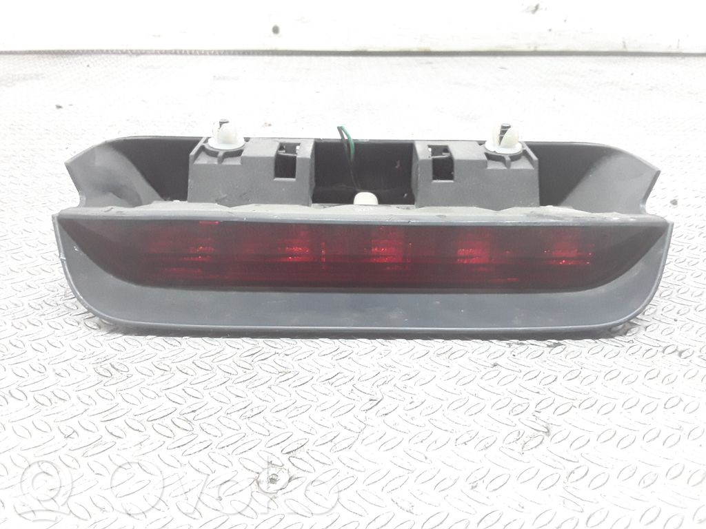 Third/center stoplight