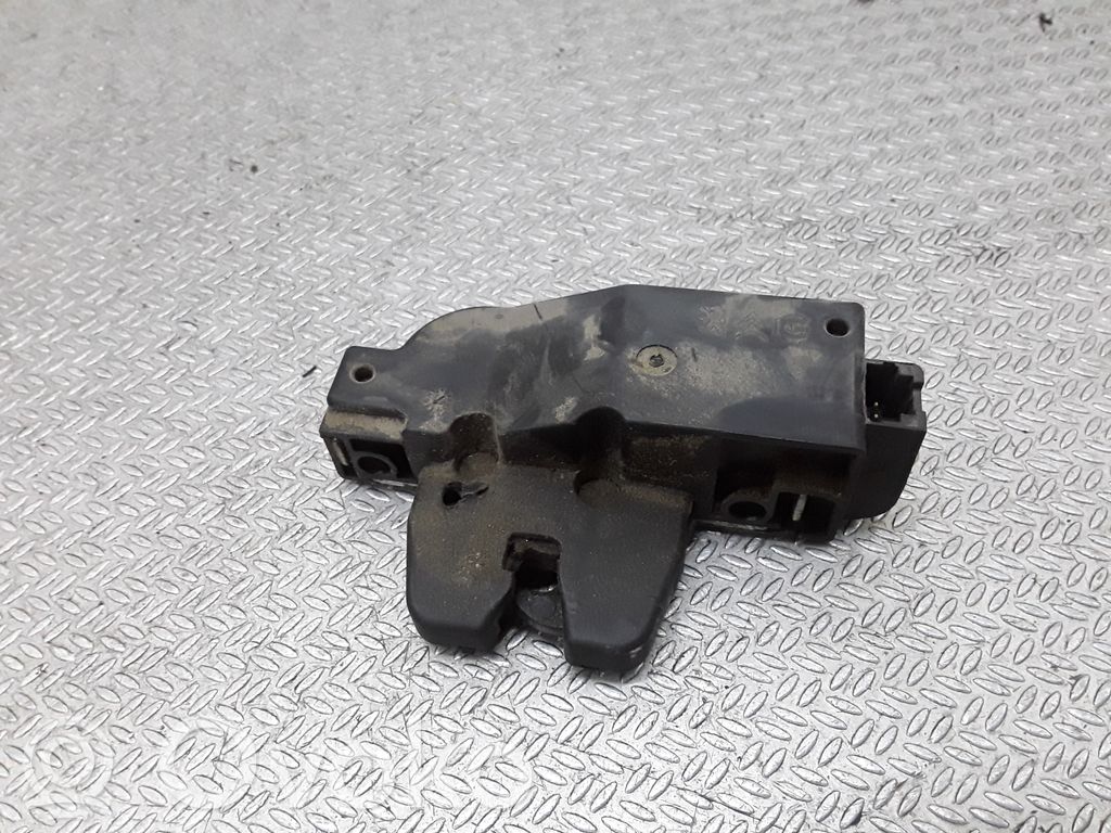 Peugeot 307 Zamek klapy tylnej / bagażnika 