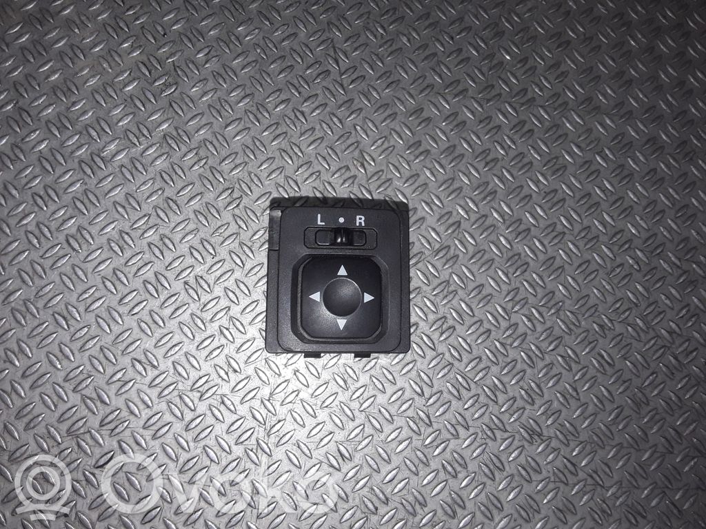 Wing mirror switch   183570