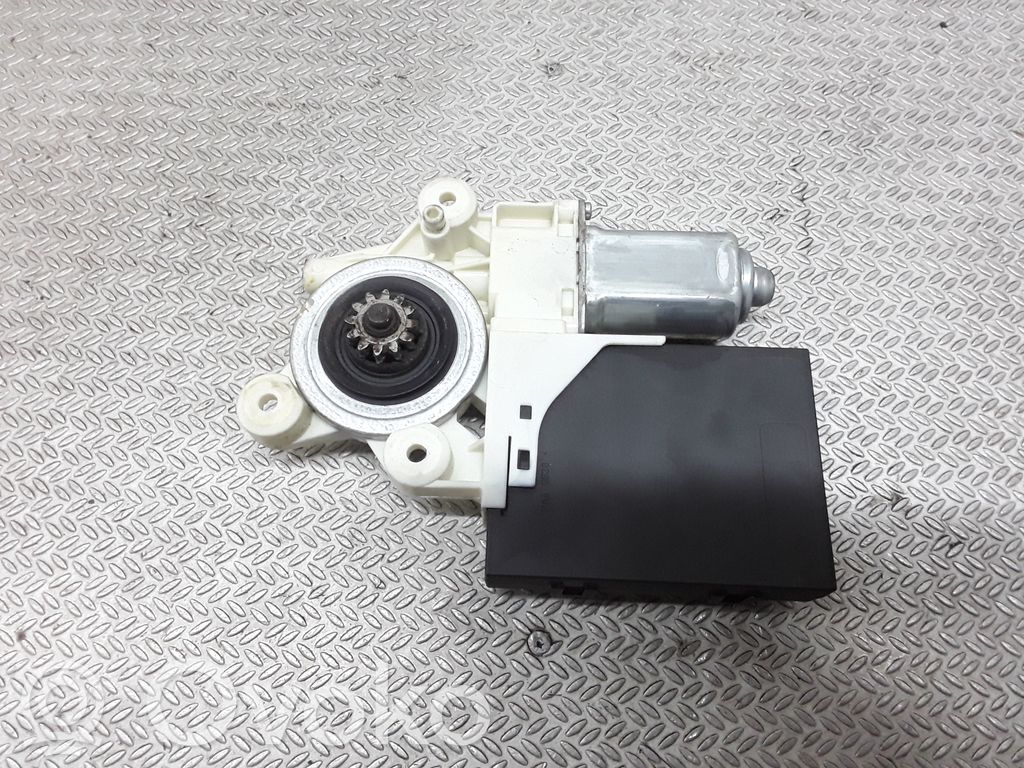 Volvo V50 Motor del regulador de la ventanilla de la puerta delantera 