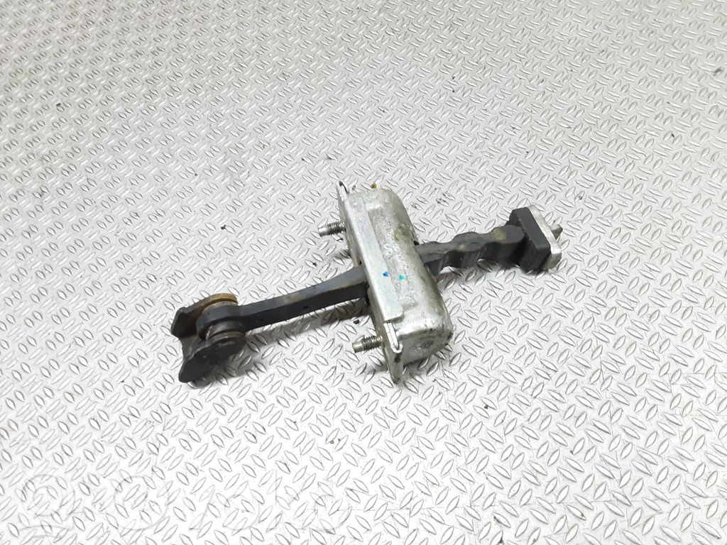 Opel Corsa D Etuoven pidätin 