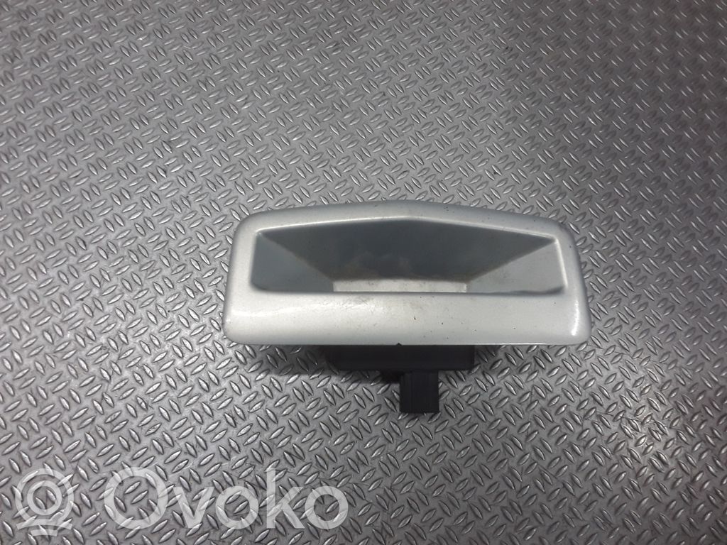 Interruptor para abrir la puerta trasera