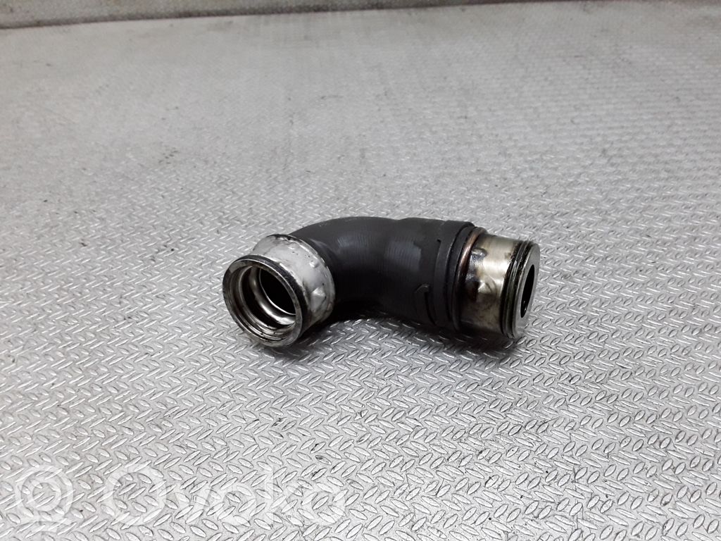 Välijäähdyttimen letku   1T0145790