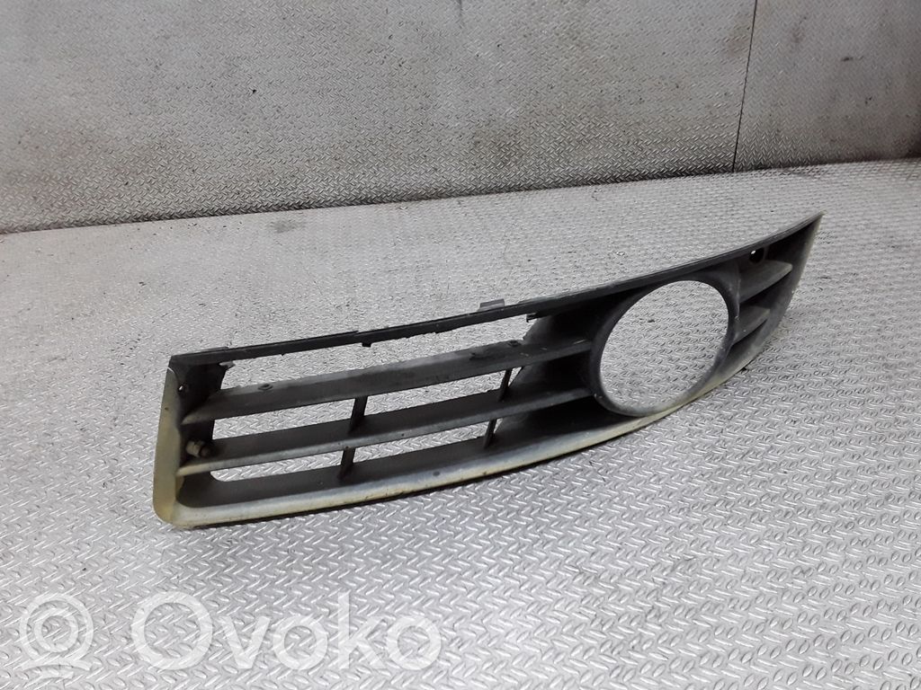 Volkswagen PASSAT B6 Grilă inferioară bară față