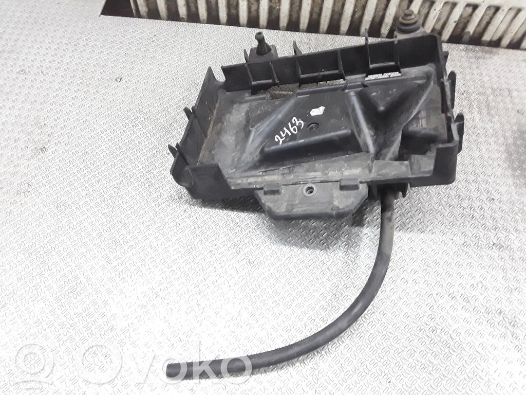 Volkswagen Polo IV 9N3 Półka akumulatora 