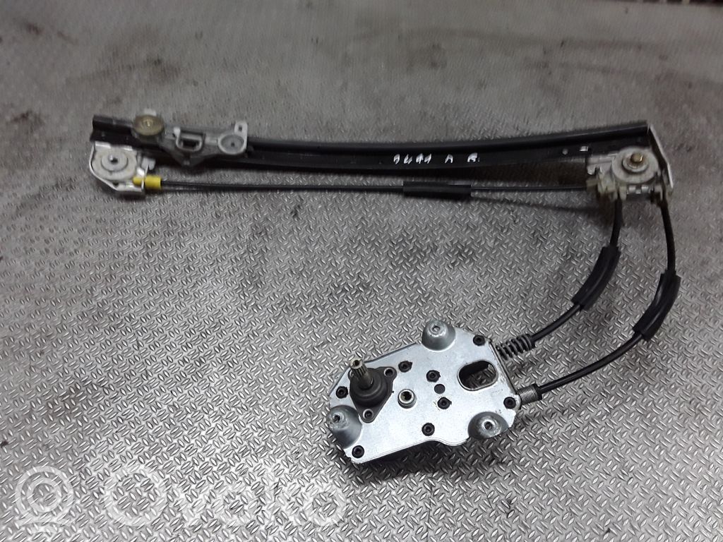 Regulador manual de la ventanilla trasera   8159834