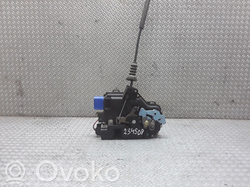 Priekšpusē slēdzene   25101D6