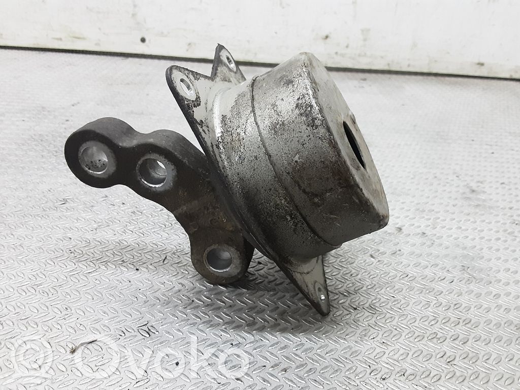 Opel Vectra C Engine mount bracket 