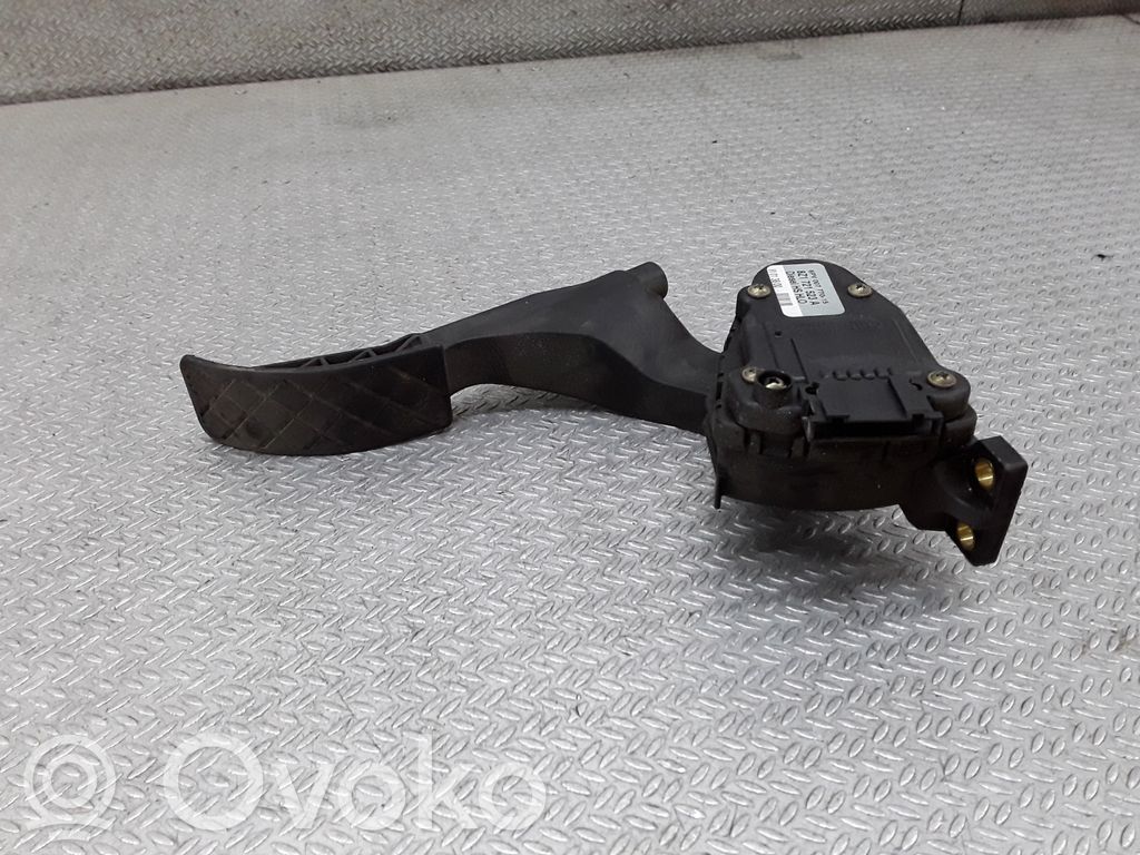 Accelerator throttle pedal   8Z1721523A