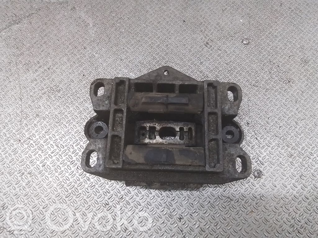 Engine mount bracket   2S717M122