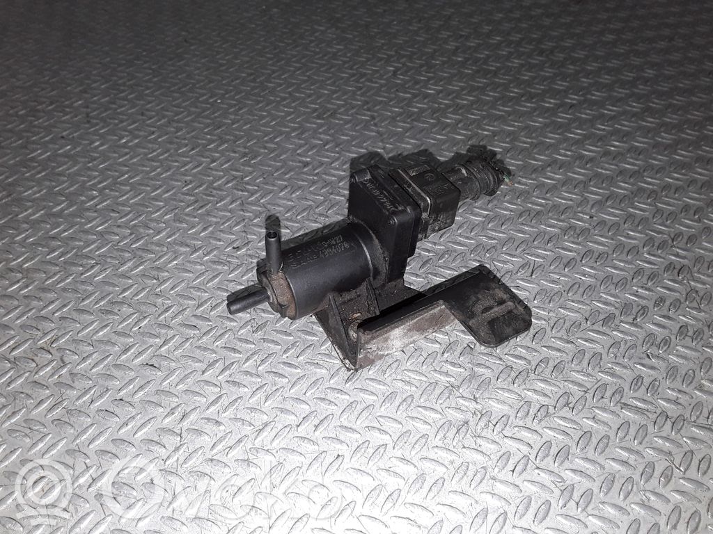 Vacuum valve   4394078