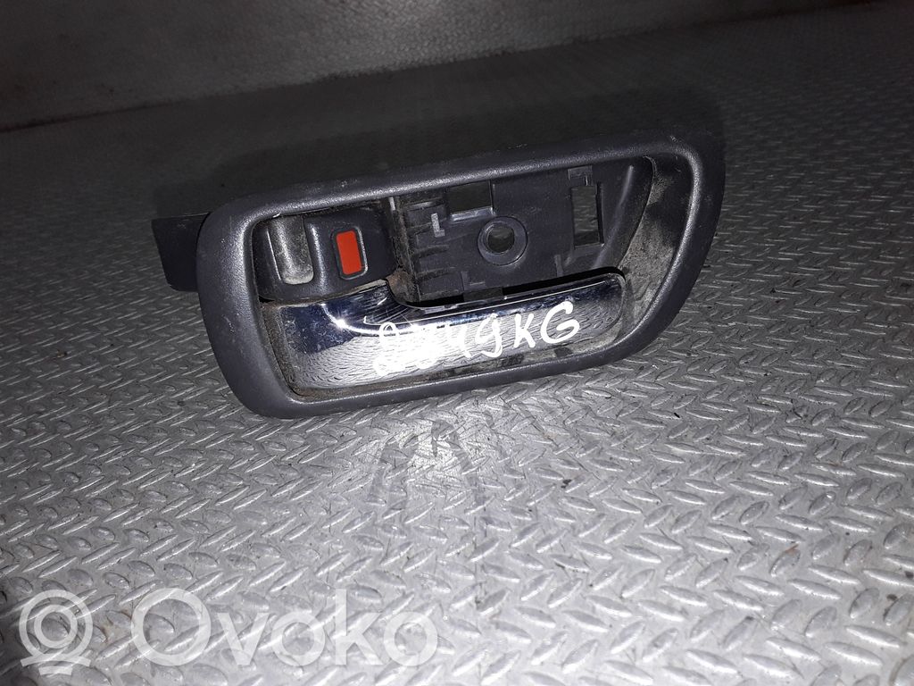 Toyota Corolla Verso AR10 Manecilla interna puerta trasera 