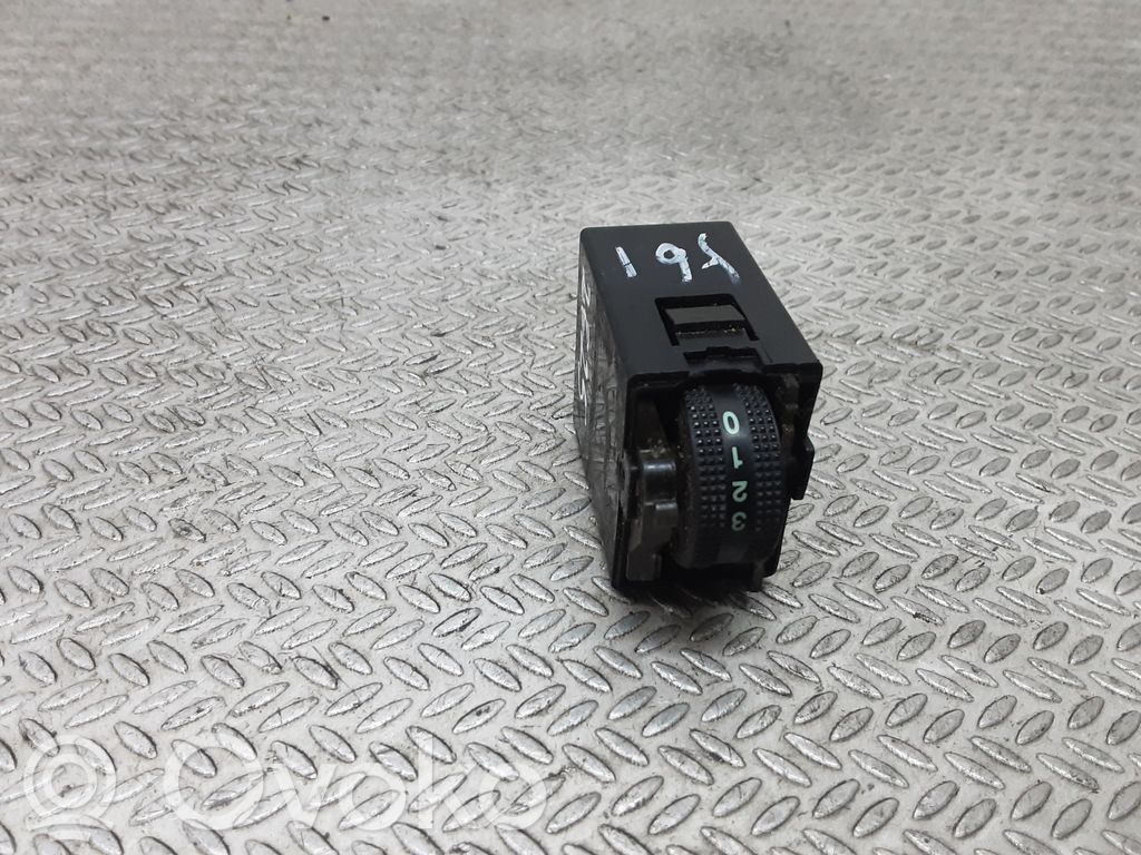 Headlight level height control switch   751U900804