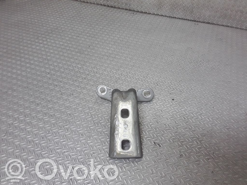 Priekšpusē apakšējā vira (eņģe)