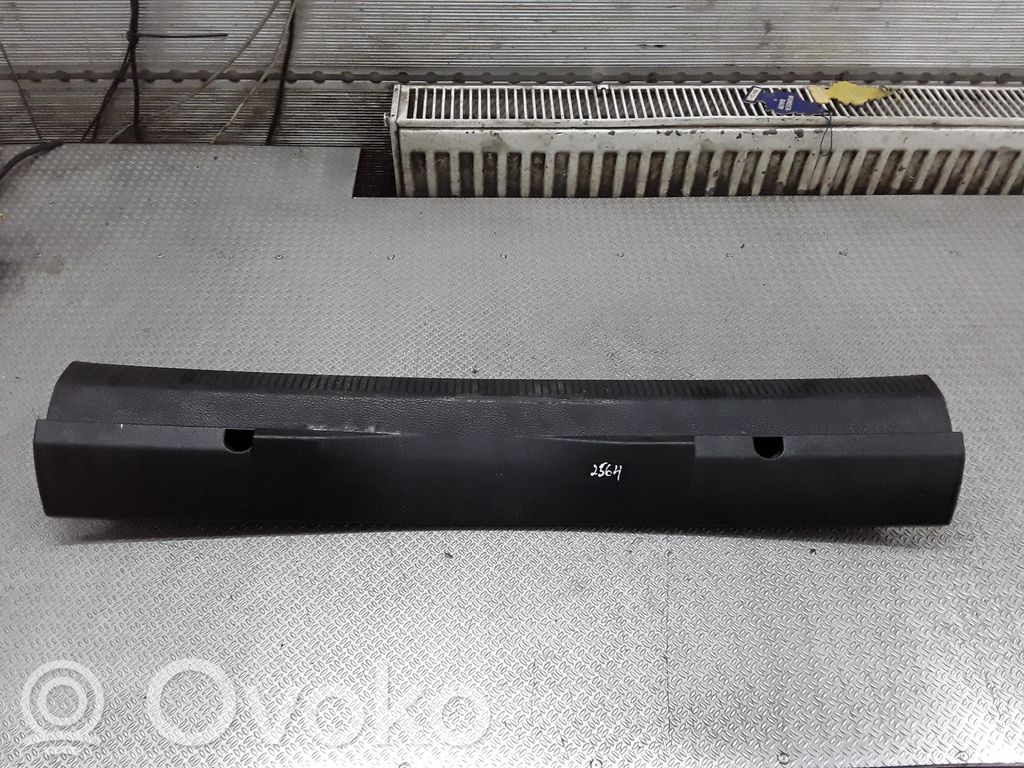Volkswagen PASSAT B6 Osłona pasa bagażnika 