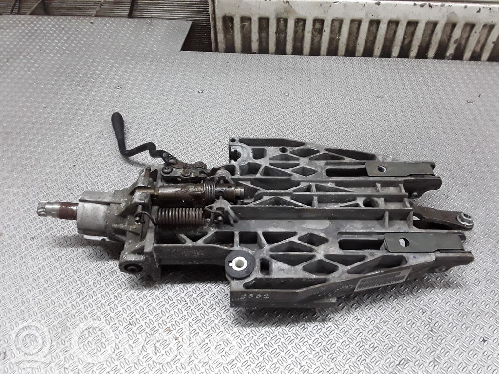 Steering wheel axle   04680654AC