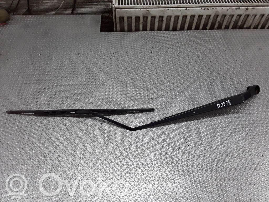 Priekšējā loga tīrītājs