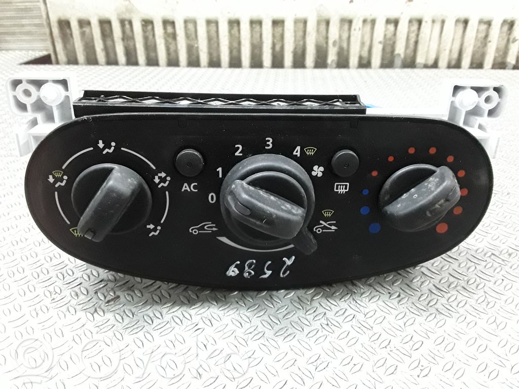 Renault Sandero I Climate control unit 