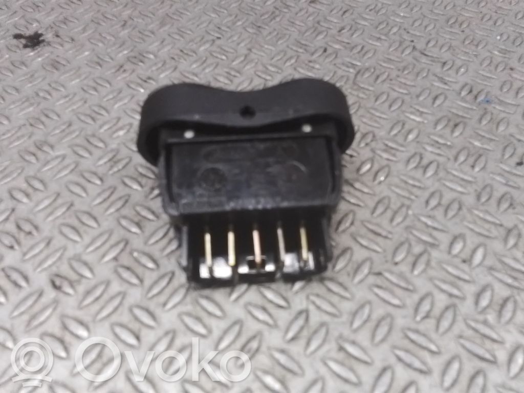 Renault Sandero I Electric window control switch 