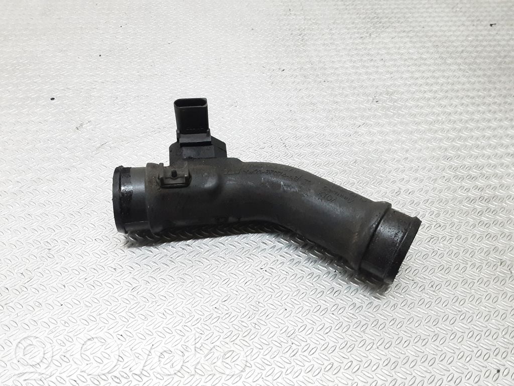 Välijäähdyttimen letku   7M3145957F