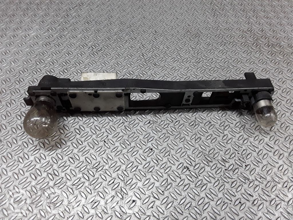 Citroen C5 Takavalon polttimon suojan pidike 