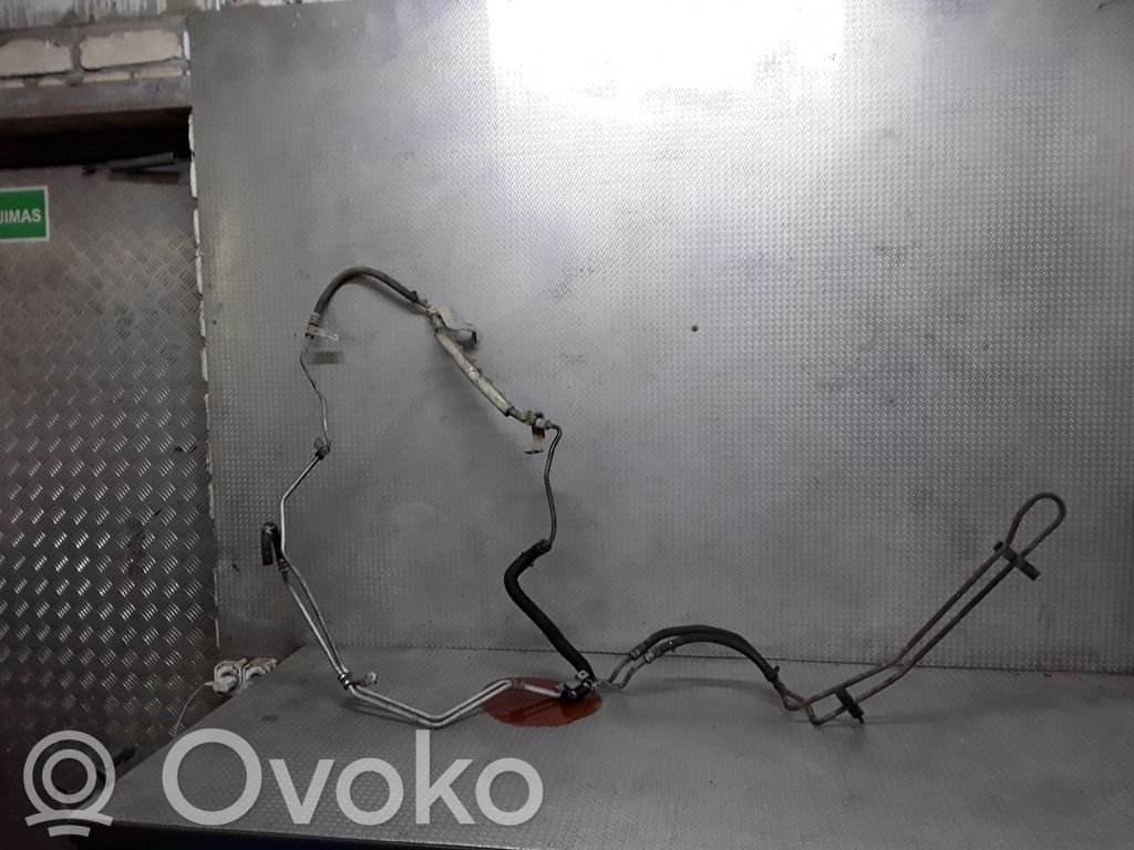Ohjaustehostimen letkusto