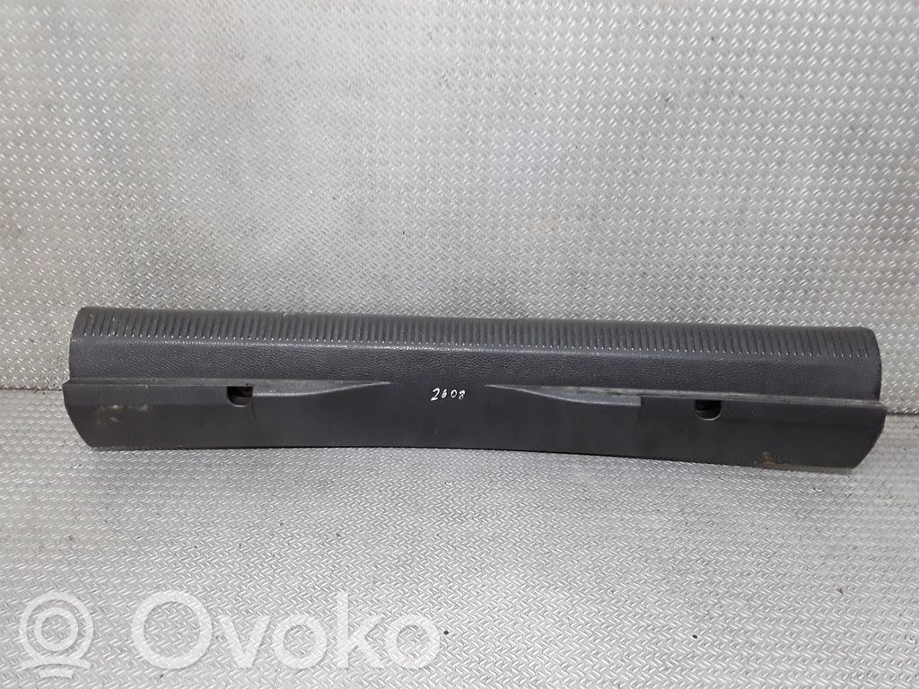 Volkswagen PASSAT B6 Osłona pasa bagażnika 