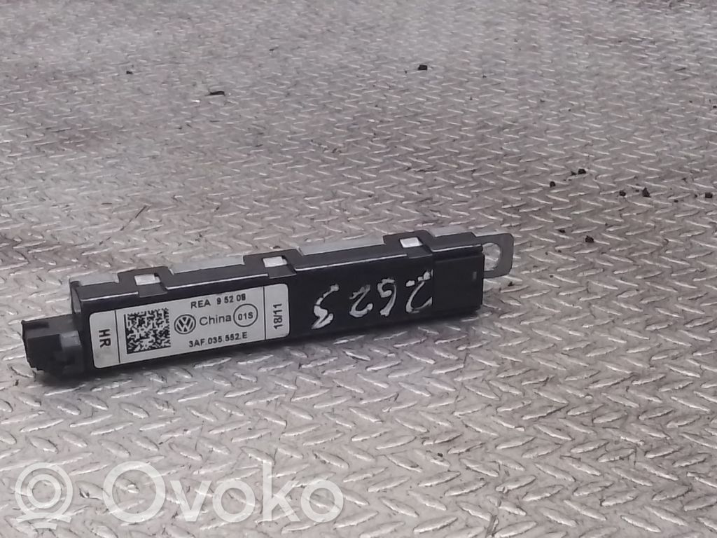 Volkswagen PASSAT B7 Pystyantennivahvistin 