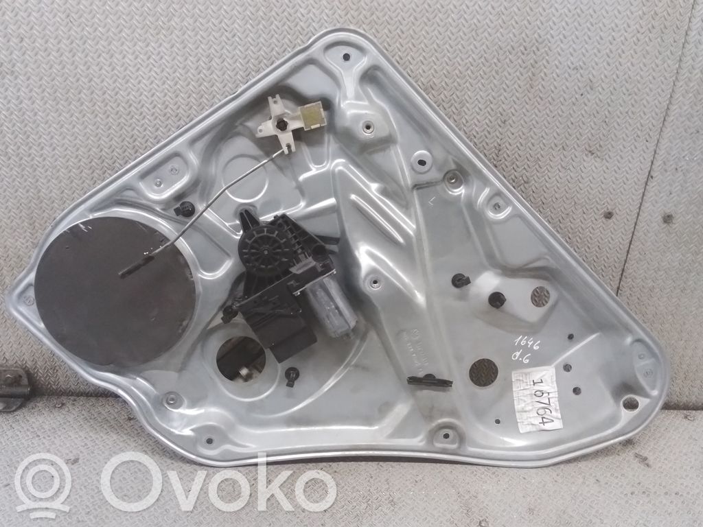 Volkswagen PASSAT B5.5 Elektryczny podnośnik szyby drzwi tylnych 