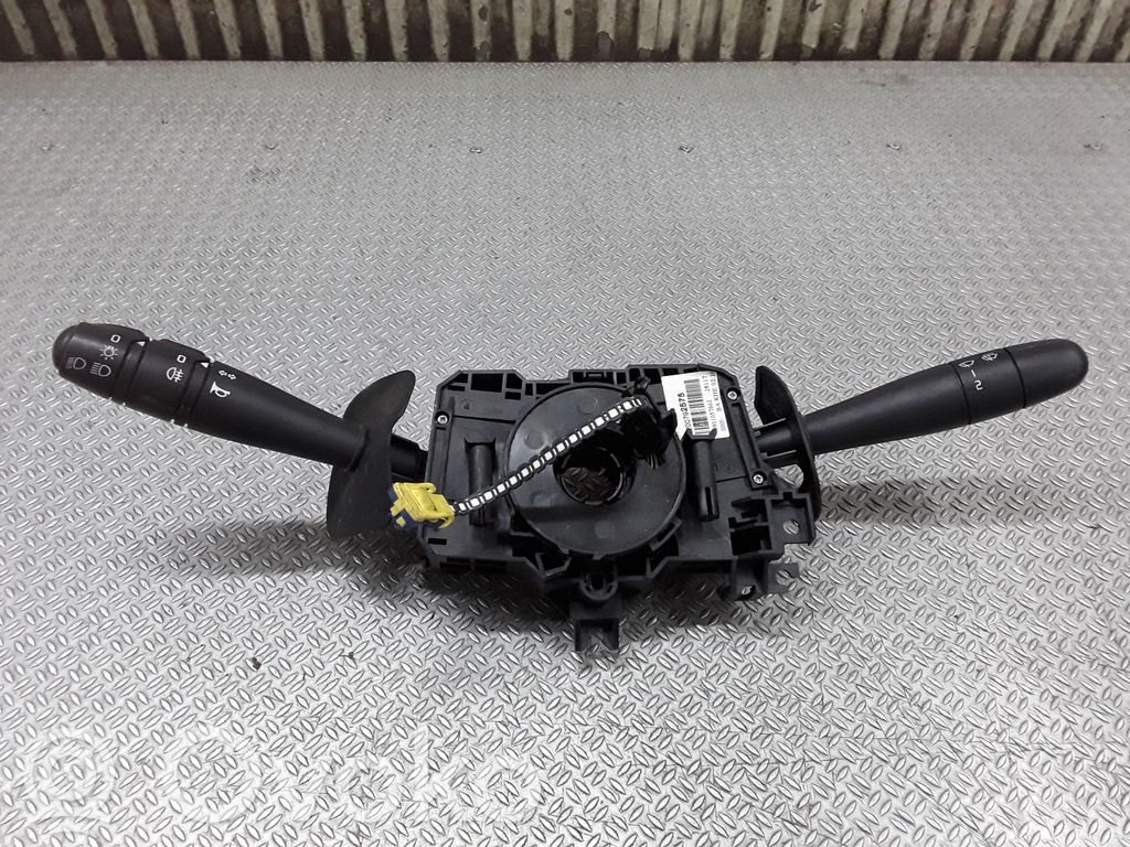 Dacia Logan I Interruptor/palanca de limpiador de luz de giro 