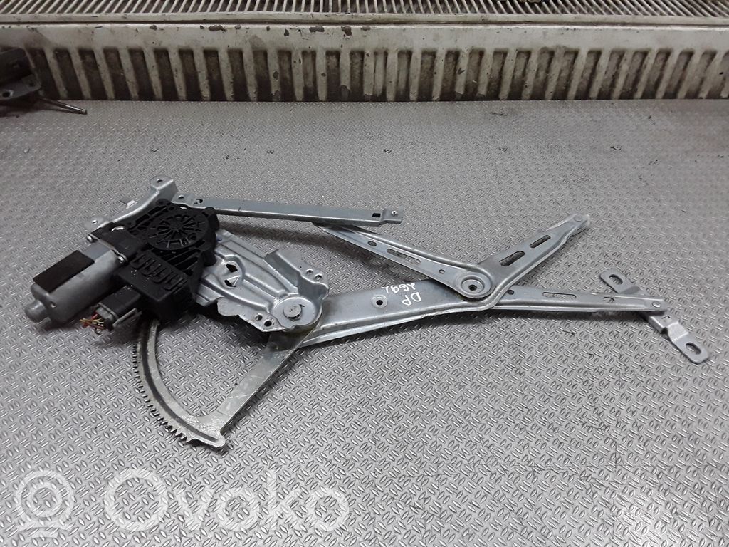 Opel Zafira B Macara ușă față cu motor 