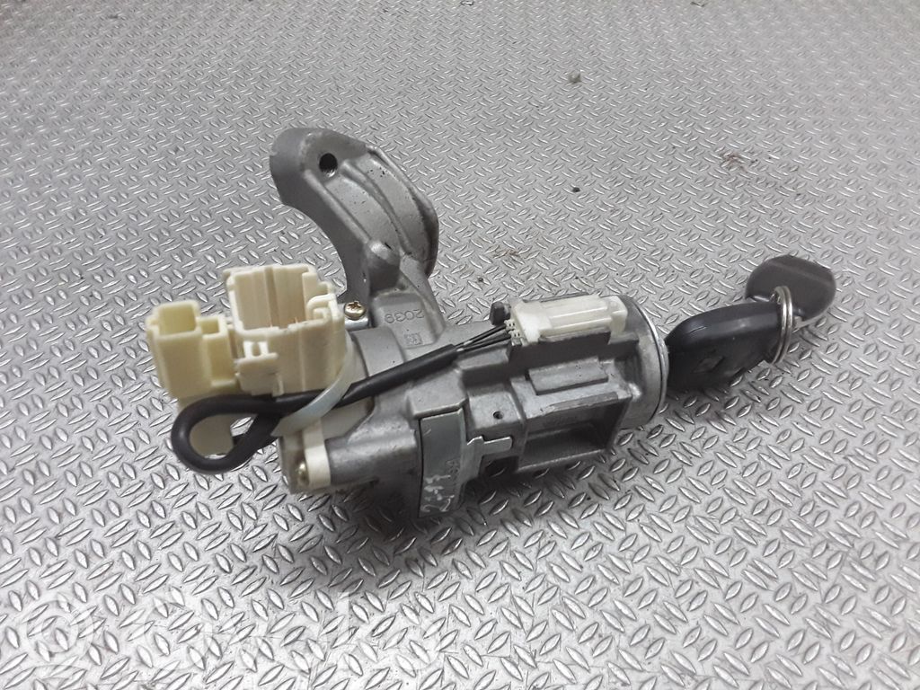 Toyota Corolla Verso E121 Užvedimo spynelė 