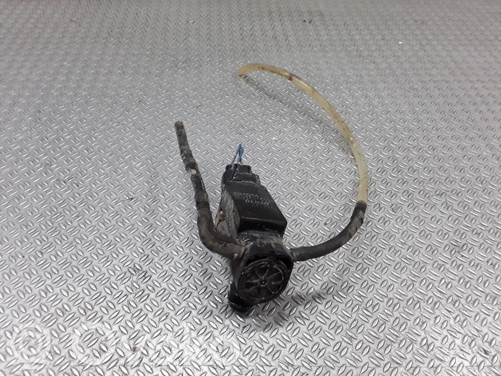 Toyota Corolla Verso E121 Windscreen/windshield washer pump 
