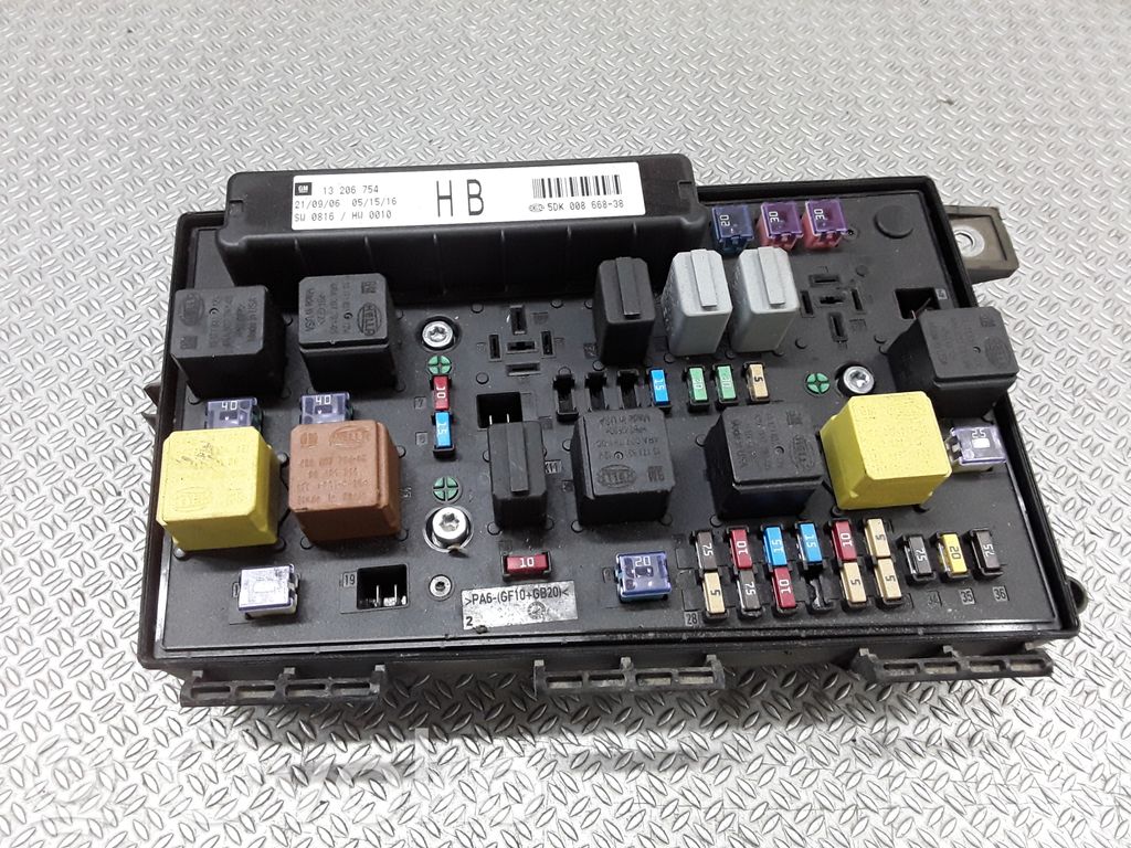Opel Astra H Fuse module 