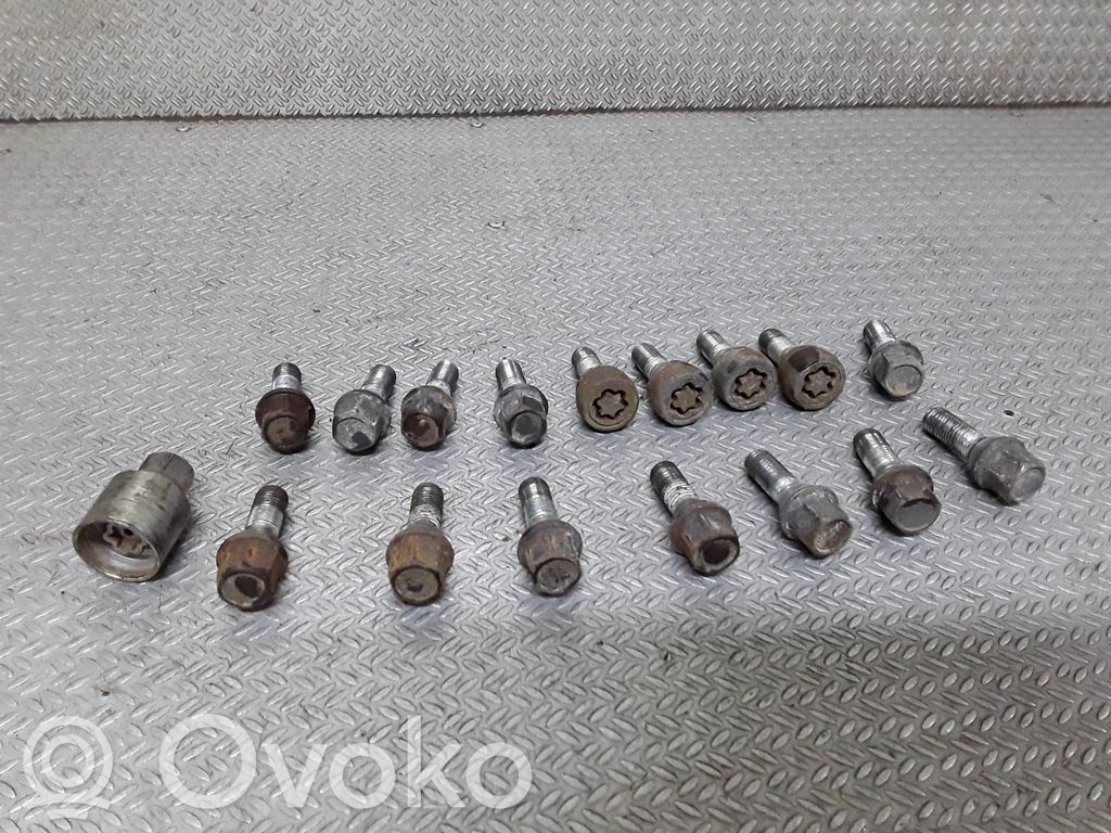 Nuts/bolts