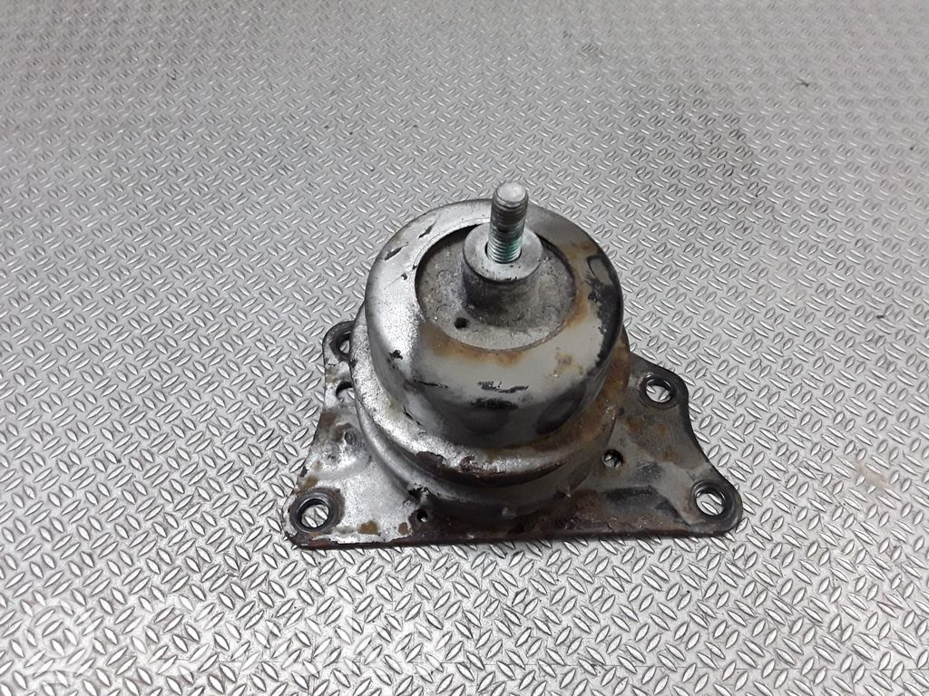 Volkswagen Polo IV 9N3 Engine mount bracket 