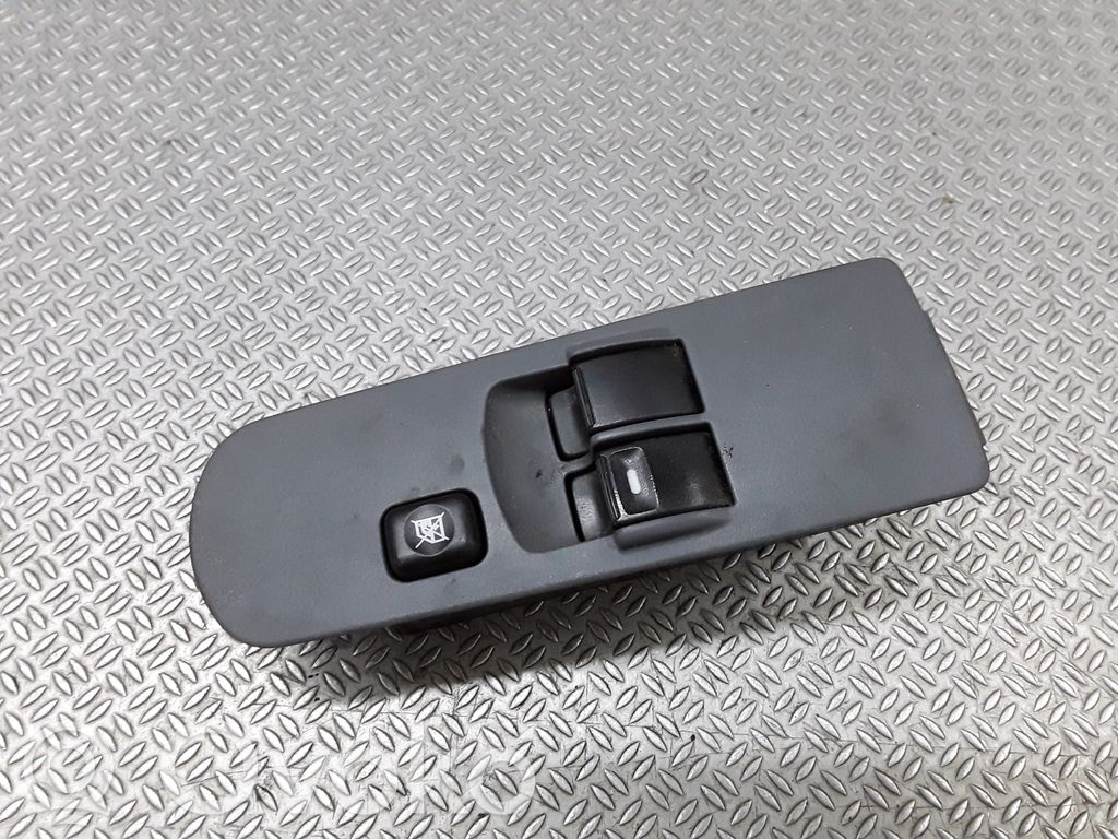 Mitsubishi Colt Electric window control switch 