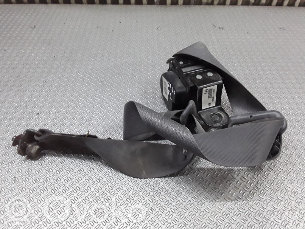 Cinturón trasero   898202E000
