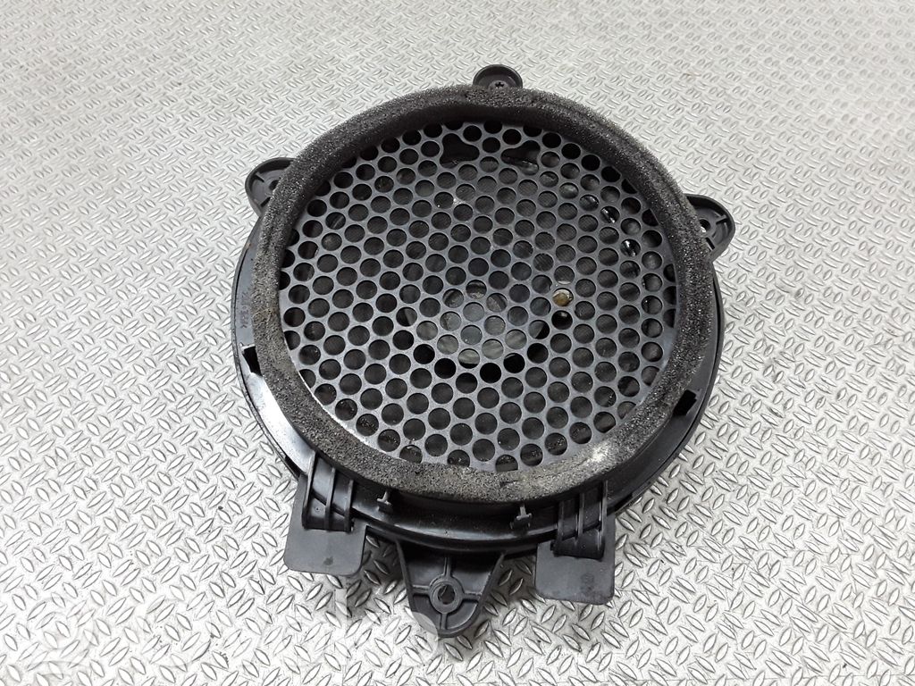 Chrysler Pacifica Rear door speaker 