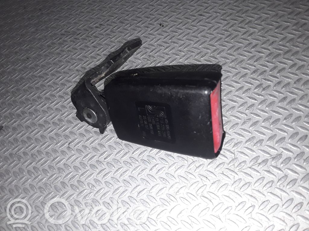 Opel Corsa D Klamra tylnego pasa bezpieczeństwa 