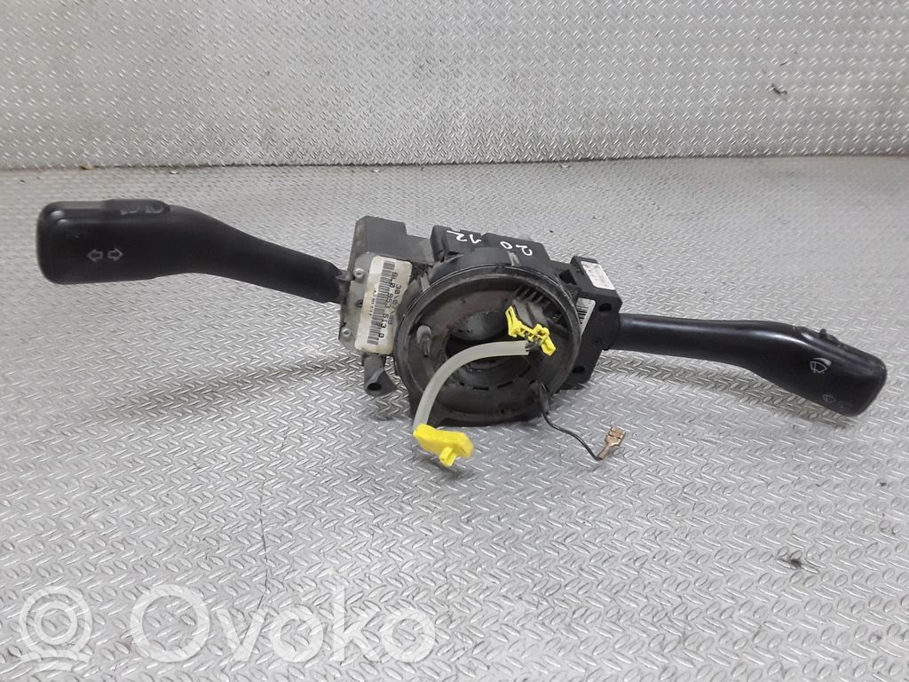 Volkswagen Golf IV Manetka / Przełącznik kierunkowskazów wycieraczek 