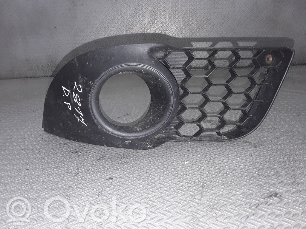 Mitsubishi Lancer VIII Grille antibrouillard avant 