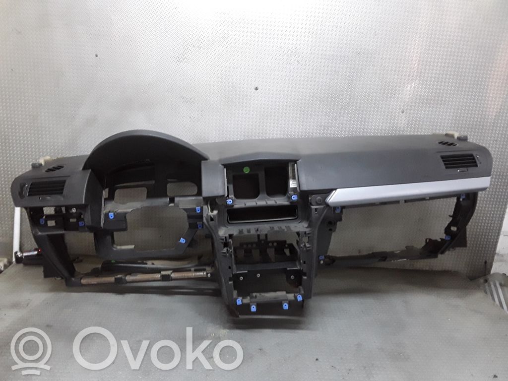 Opel Astra H Панель 