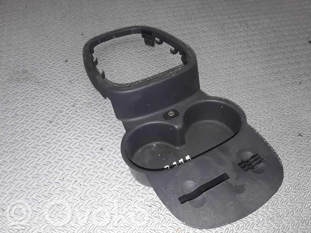 Opel Corsa D Mukiteline edessä 